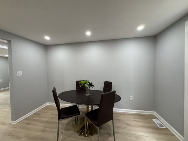 Eat-in kitchen: same breakfast area, another view