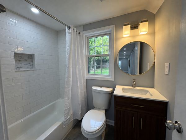 Main-level full bath
