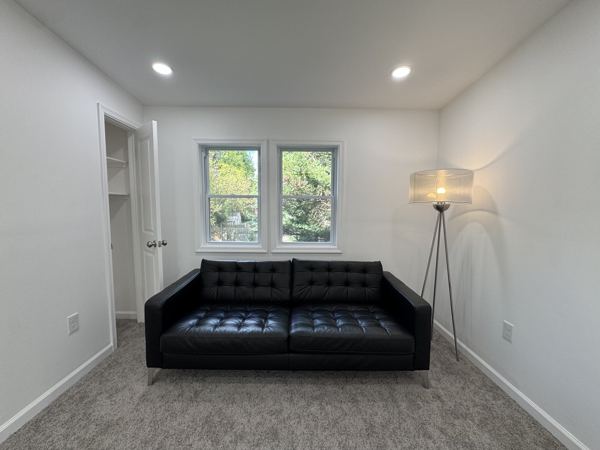 Upper-level sitting area